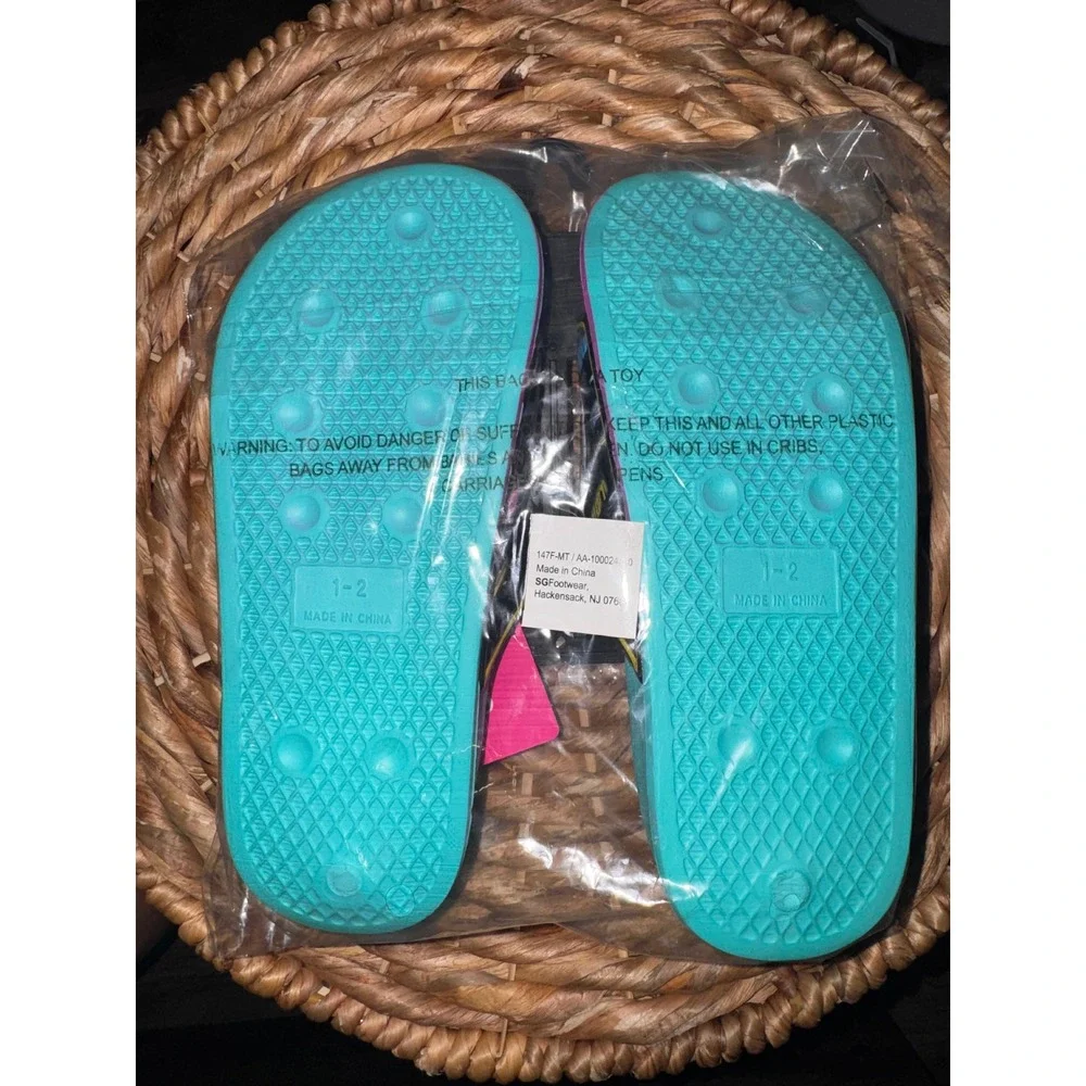 LOL SANDALS SIZE 5/6 big girl